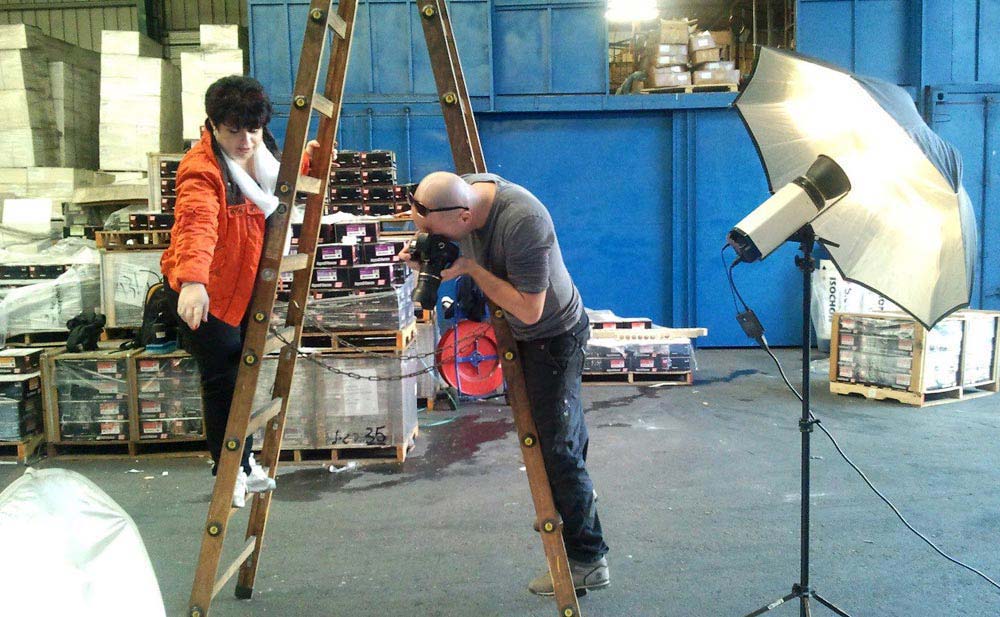 מצלמים במפעל ש כהן